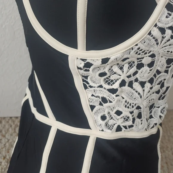 Black And white One Piece Swimsuit - Picture 5 of 7